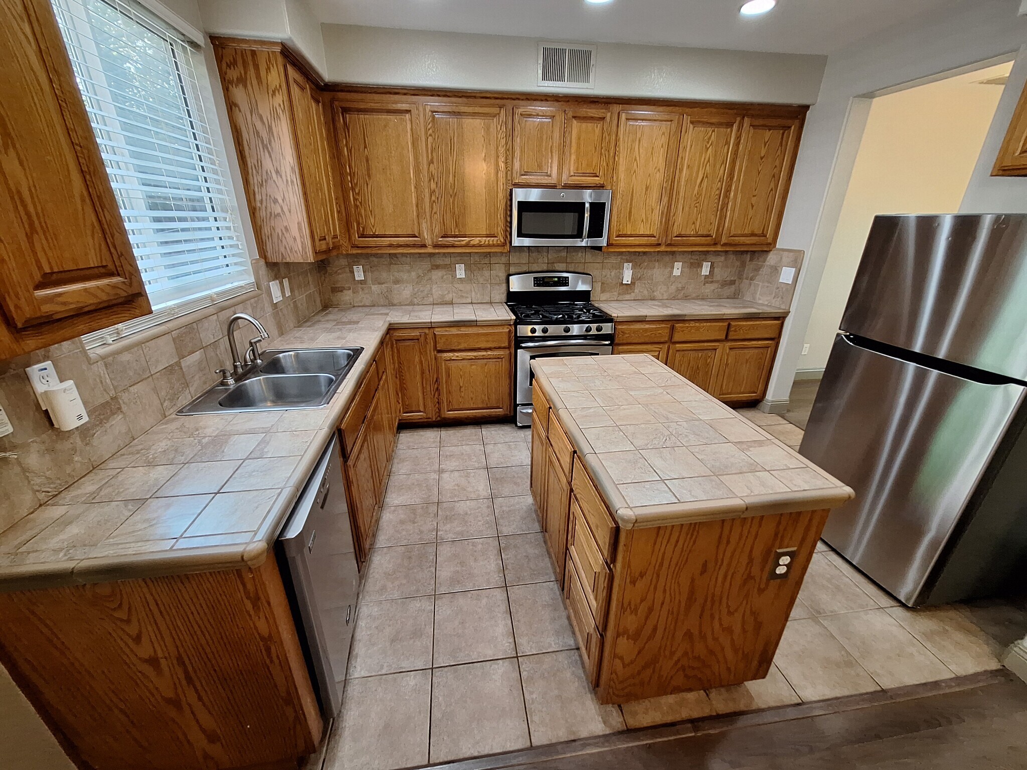 Building Photo - 5424 Knotty Pine Way