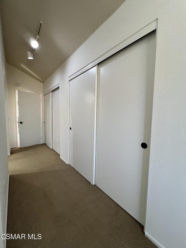 Building Photo - 831 Paseo Serenata