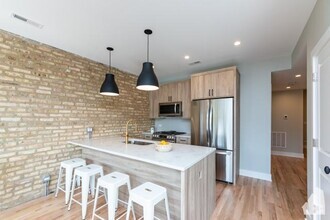 Building Photo - 3 bedroom in Chicago IL 60647