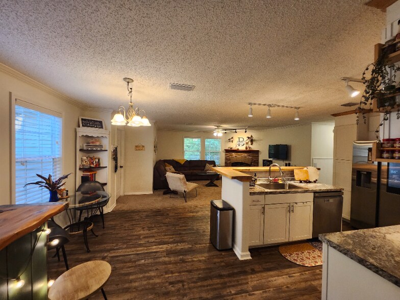 Building Photo - 914 Hibernia Forest Dr