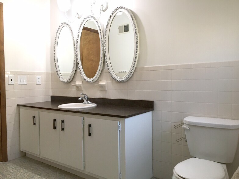 Building Photo - 193 Banta Ave