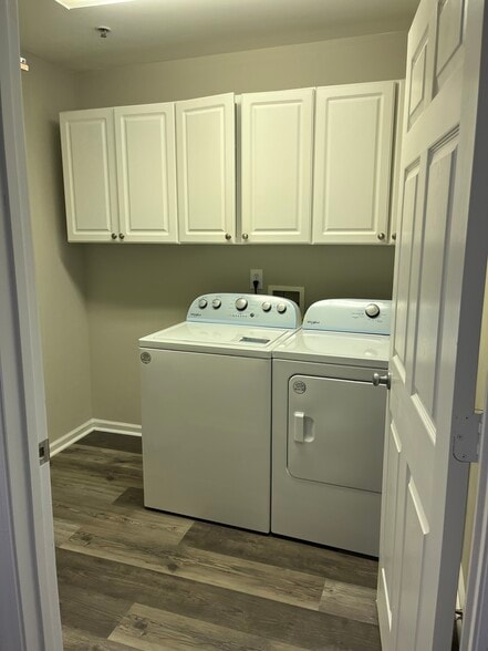 Building Photo - 3716 Cotswold Ave