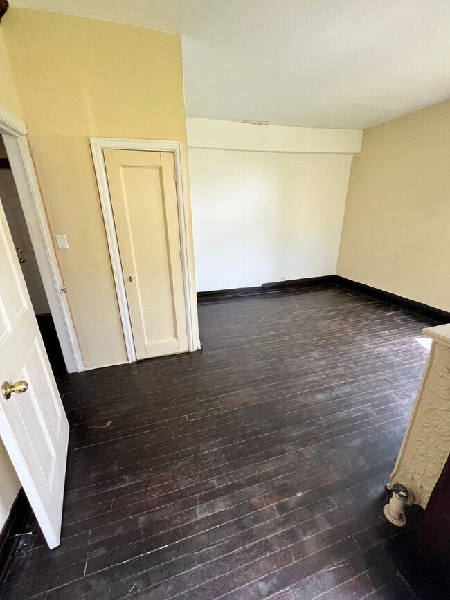 Building Photo - 1317 E 2nd St