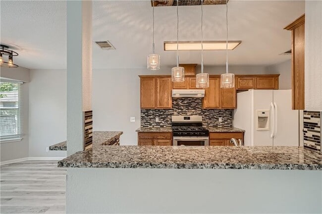 Building Photo - 102 Evergreen Cir