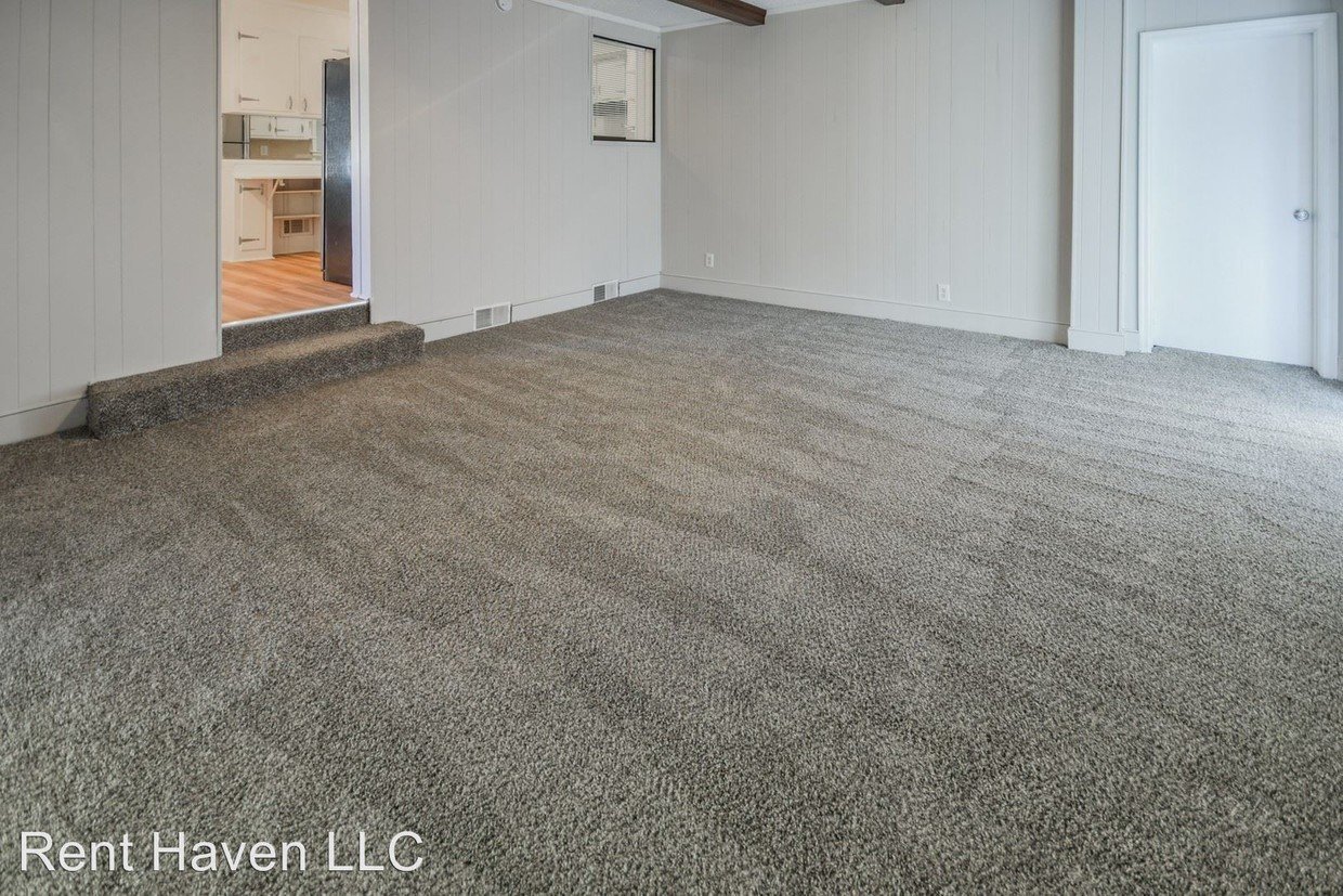 Building Photo - 4121 Chesterfield Dr