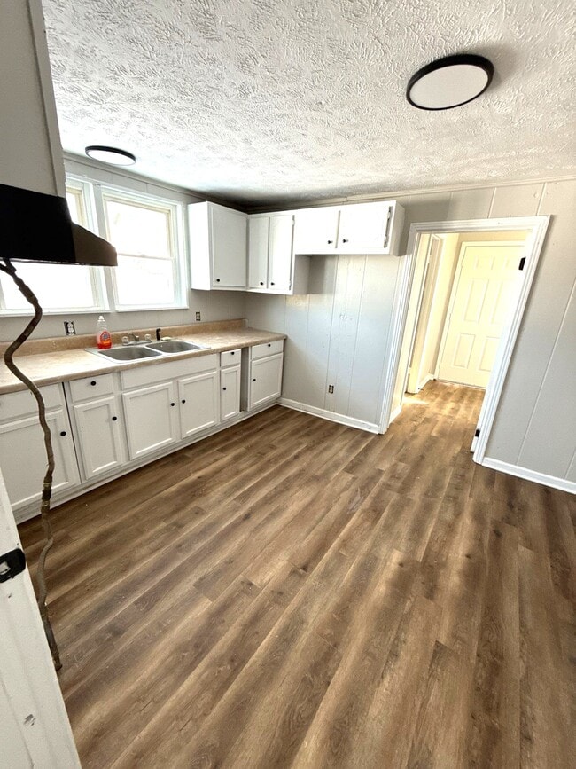 Building Photo - 418 S Washington Ave