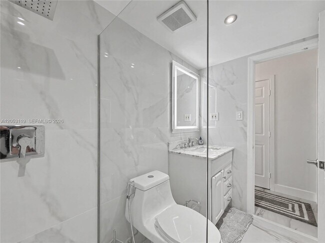 Building Photo - 5301 Ocean Terrace