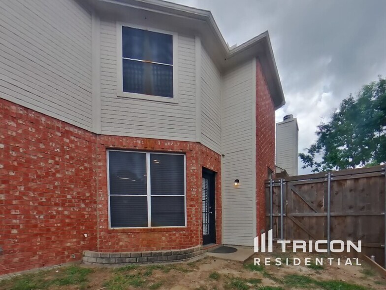 Building Photo - 589 Continental Dr