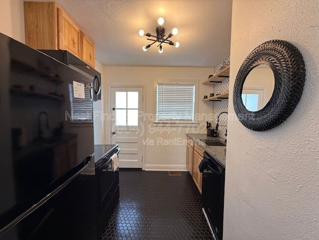 Building Photo - 2813 College St