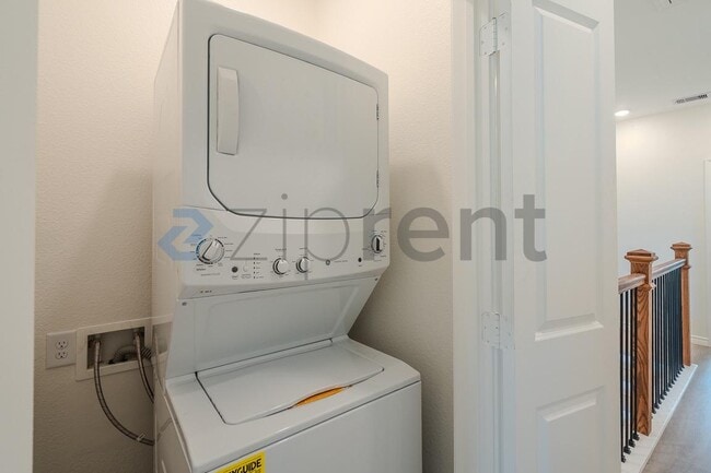 Building Photo - Unit