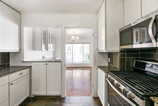 Building Photo - Stunning, Pet Friendly Edwardian 2BR Remod...