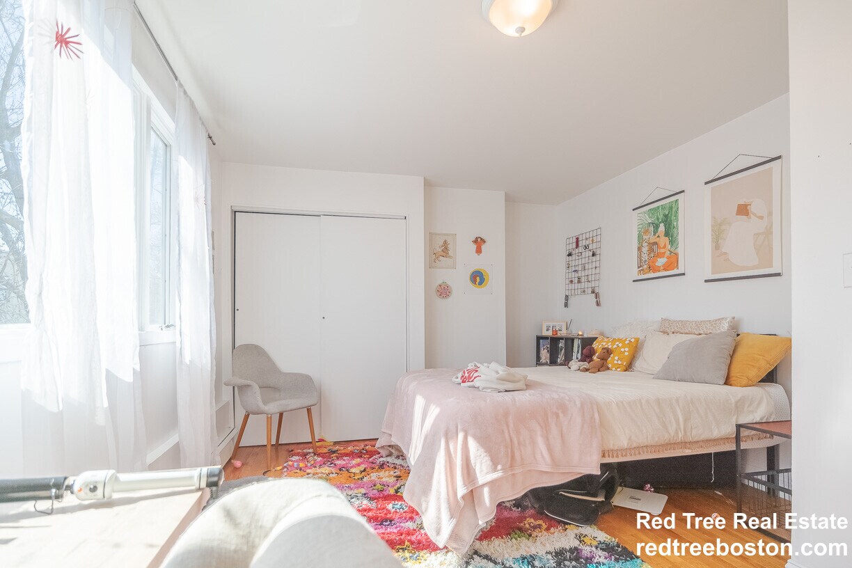 Building Photo - 238 Everett St