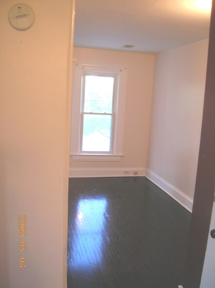 Building Photo - 111 Eldredge St
