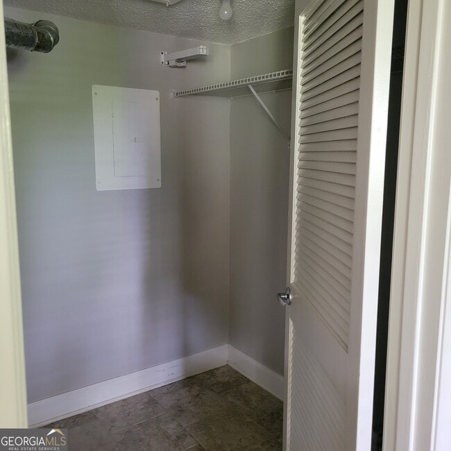 Building Photo - 62 Rumson Ct