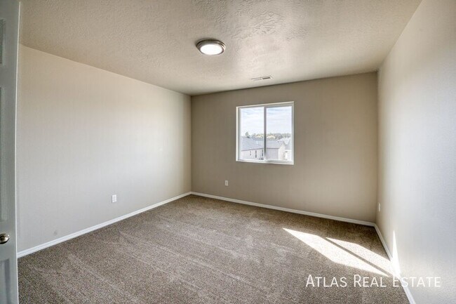 Building Photo - 17805 N Harpster Wy
