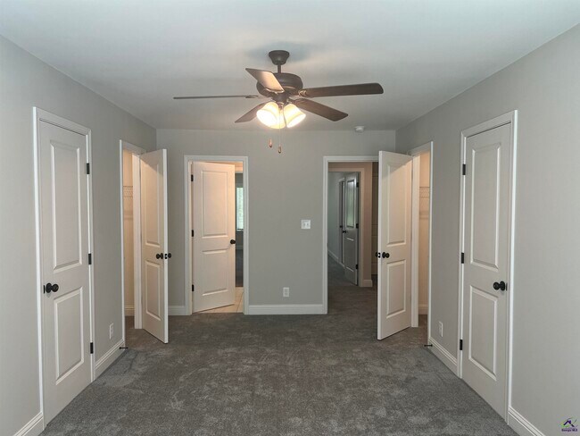 Building Photo - 250 High Ridge Ct