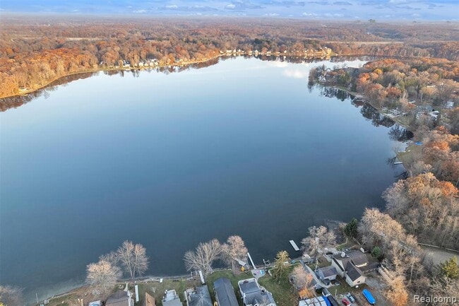 Building Photo - 8165 Leonard Dr