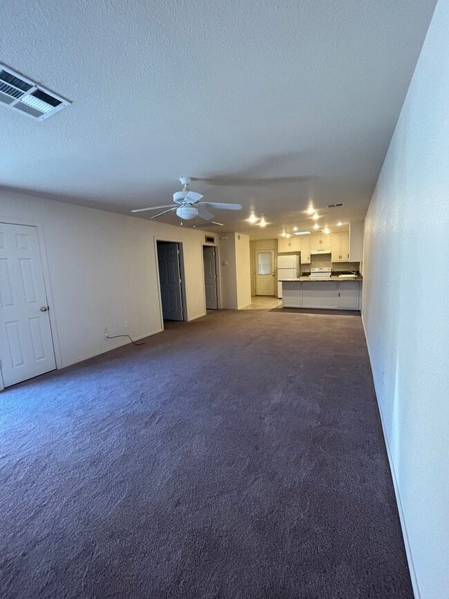 Building Photo - 2 Bedroom/2Bath Duplex Apartment