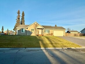Building Photo - KENAI RANCH HOME!