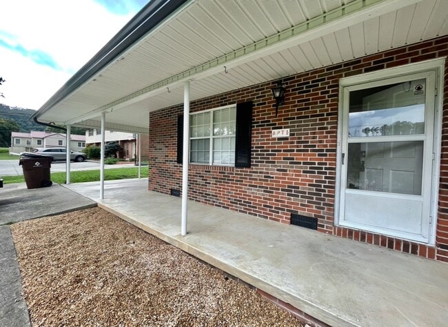 Building Photo - Large 2 bedroom/2 bath in Karna