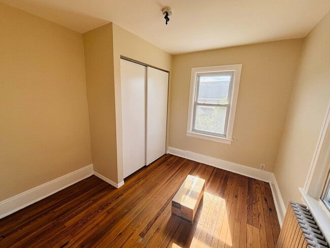 Building Photo - 14 1st St