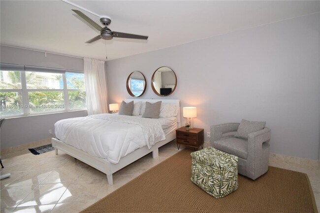 Building Photo - 1069 Hillsboro Mile