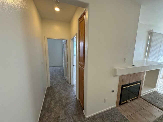 Building Photo - Single Story 3 bedroom with Fresh Paint & ...