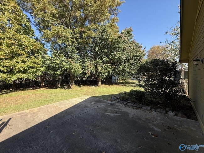 Building Photo - 160 Lewis Ln