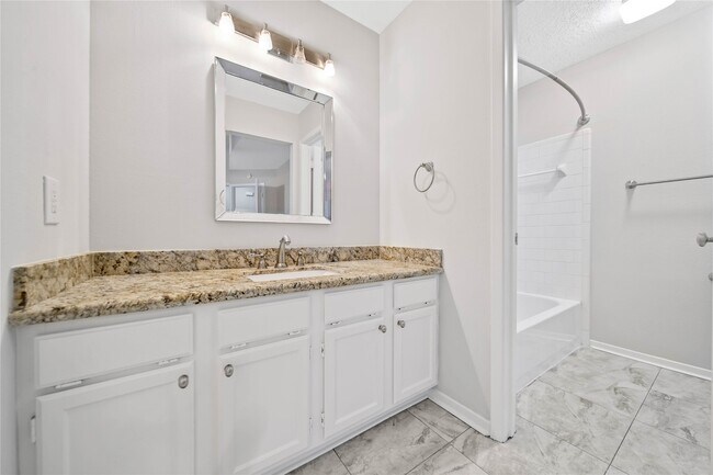 Building Photo - 10 E Willowood Ct