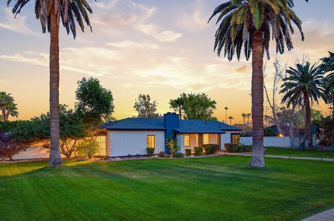 Building Photo - FULLY FURNISHED EXECUTIVE PHOENIX COUNTRY CLUB HOME IN GATED COMMUNITY