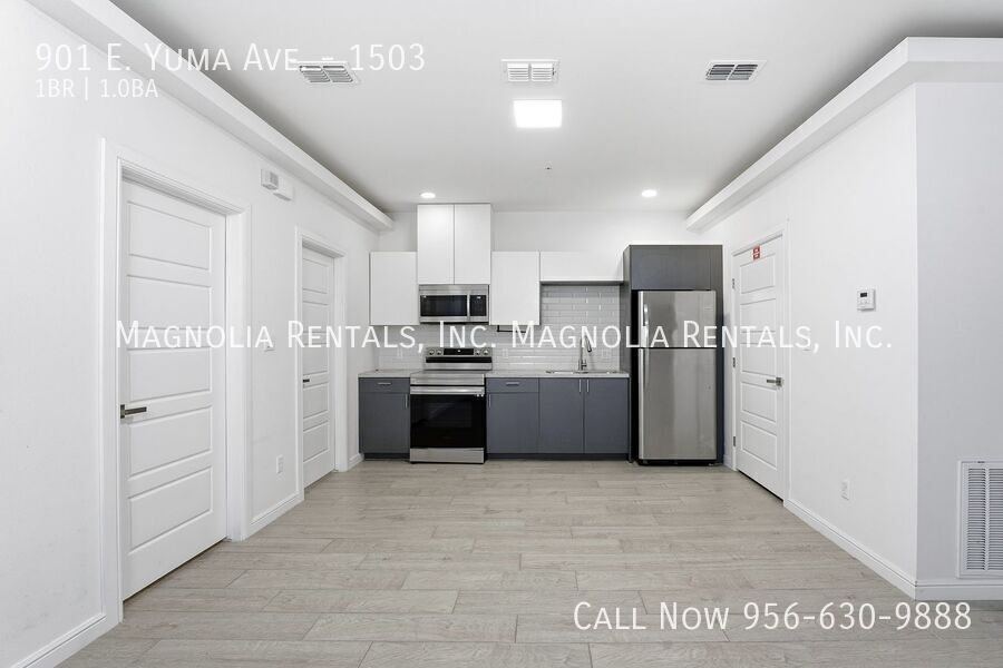 Building Photo - 901 E Yuma Ave