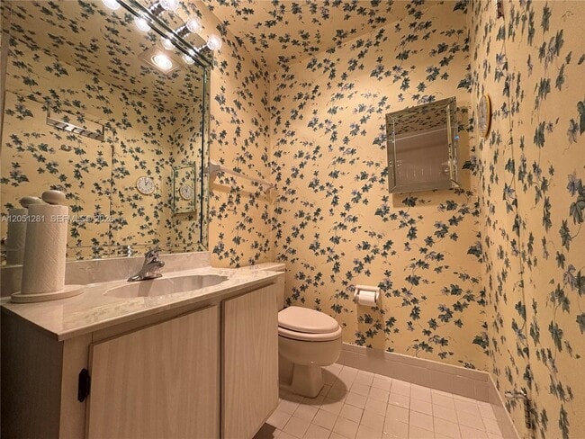 Building Photo - 6453 Pinehurst Cir