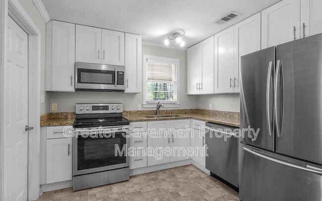 Building Photo - 2114 E 62nd St