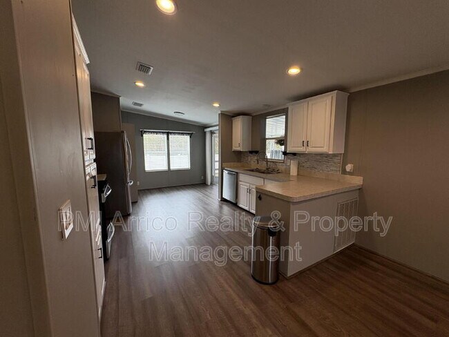 Building Photo - 712 Choo Choo Ln