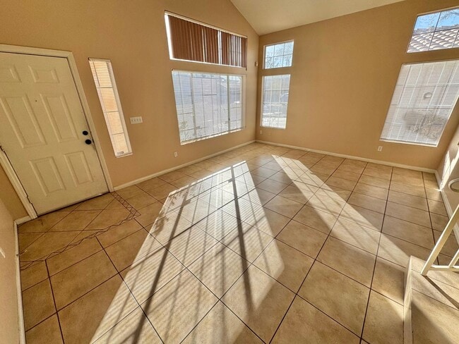 Building Photo - Charming home in a desirable Henderson neighborhood