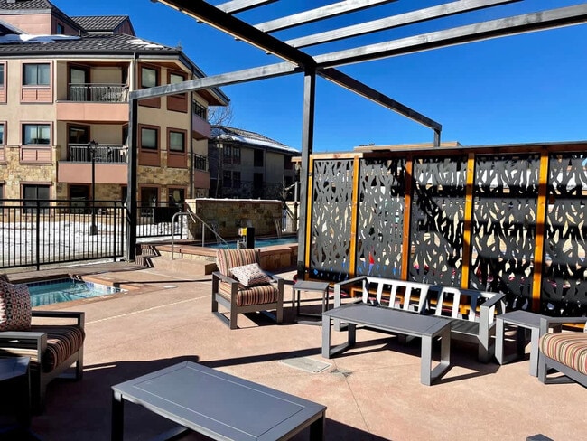 Building Photo - 535 South Park Avenue