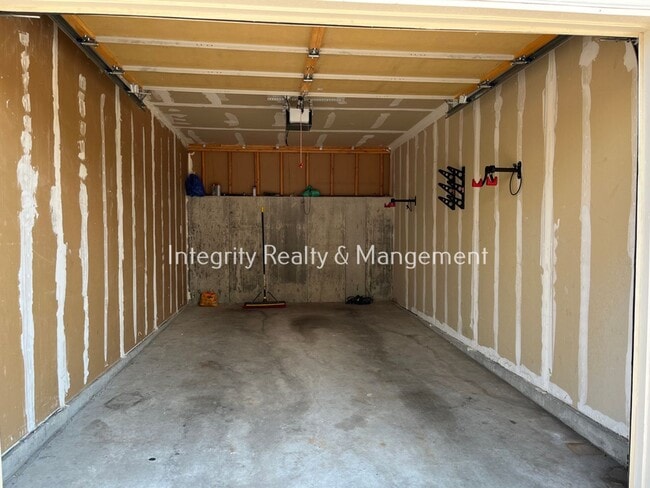 Building Photo - 452 Black Feather Loop