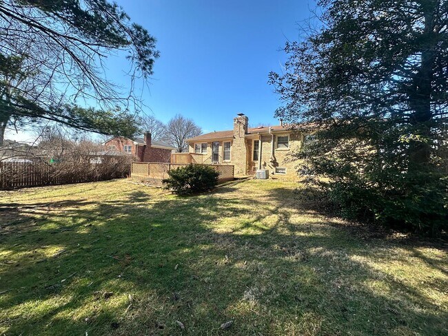 Building Photo - 3BR/3BA Home for Rent in J-town with Two Gar Garage and Large Deck!