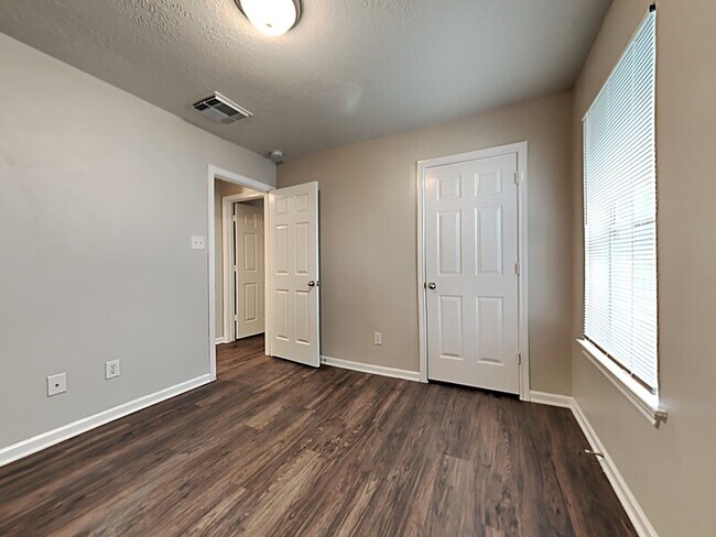 Building Photo - 9010 York Hollow Ln