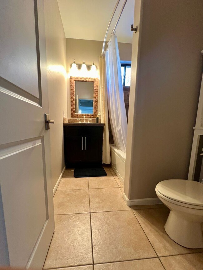 Building Photo - Charming , Single story 3 Bedroom , 2 Bath Home!