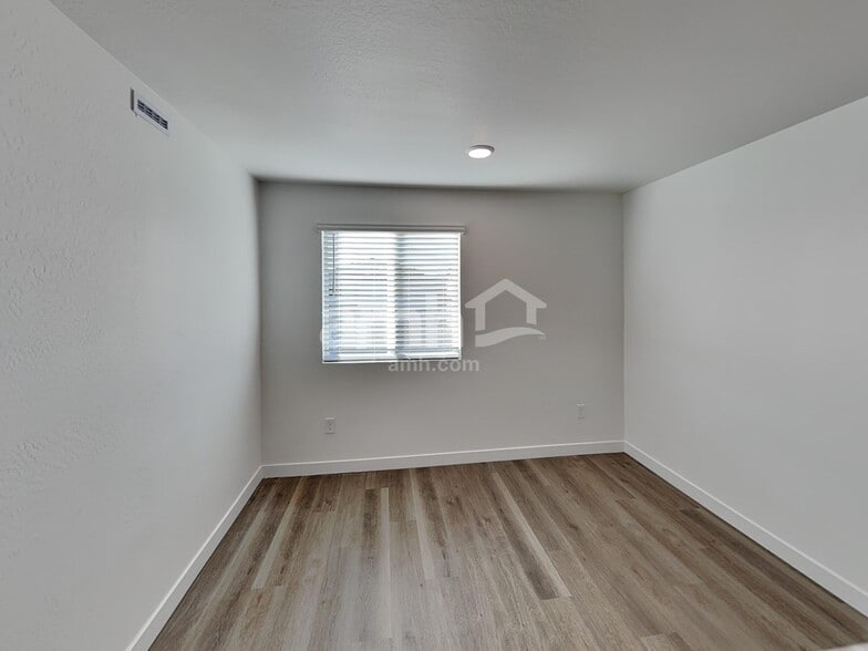 Building Photo - 12532 W Flynn Ln