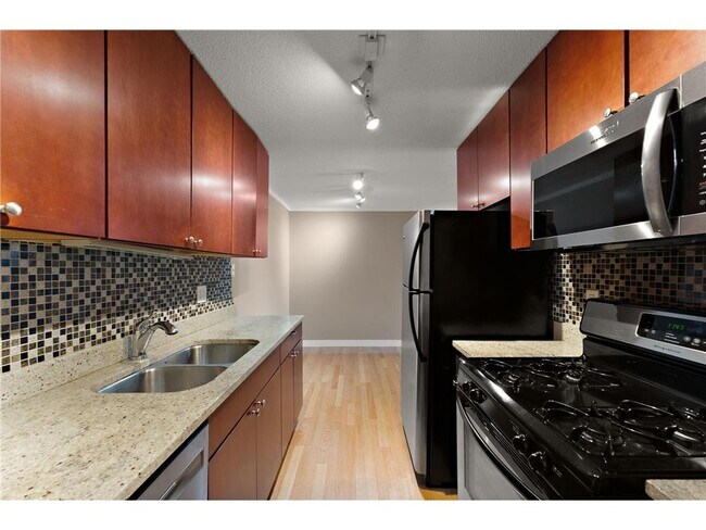Building Photo - 2800 W 44th St