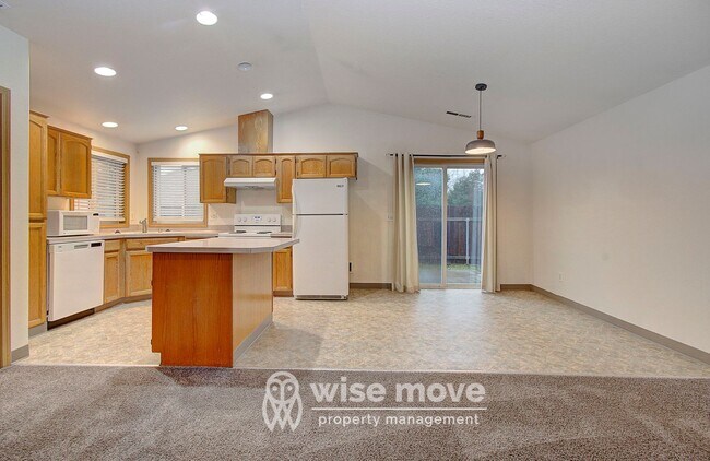 Building Photo - 809 SE 135th Ct