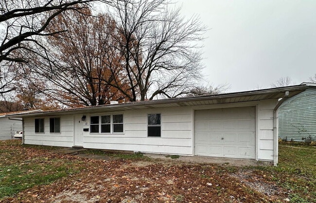 Building Photo - 13 W Adams Dr