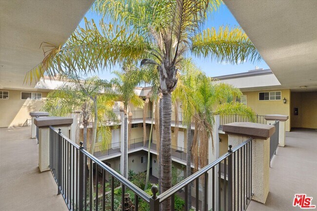 Building Photo - 1225 Armacost Ave