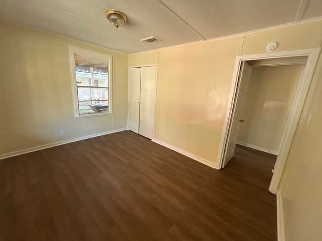 Building Photo - 3 Bedroom home