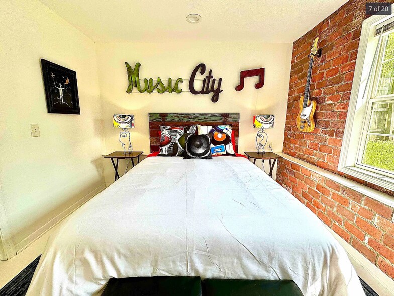 Building Photo - 924 Spain Ave