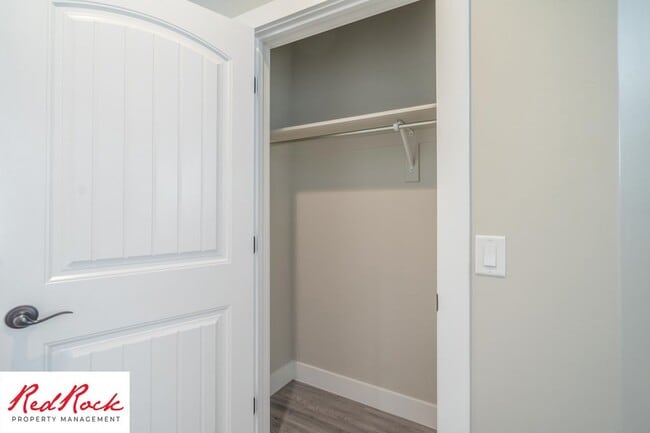 Building Photo - 4 Bedroom Spacious St. George Home with Large Backyard