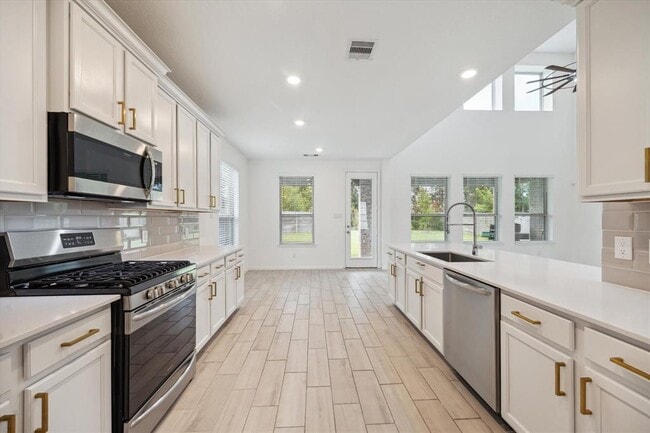 Building Photo - 17727 Misty Brk Ln