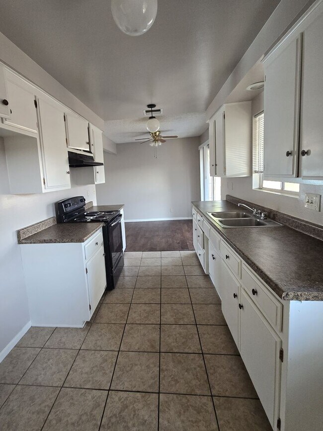 Building Photo - Holte &amp; Associates-Briarwood Ave